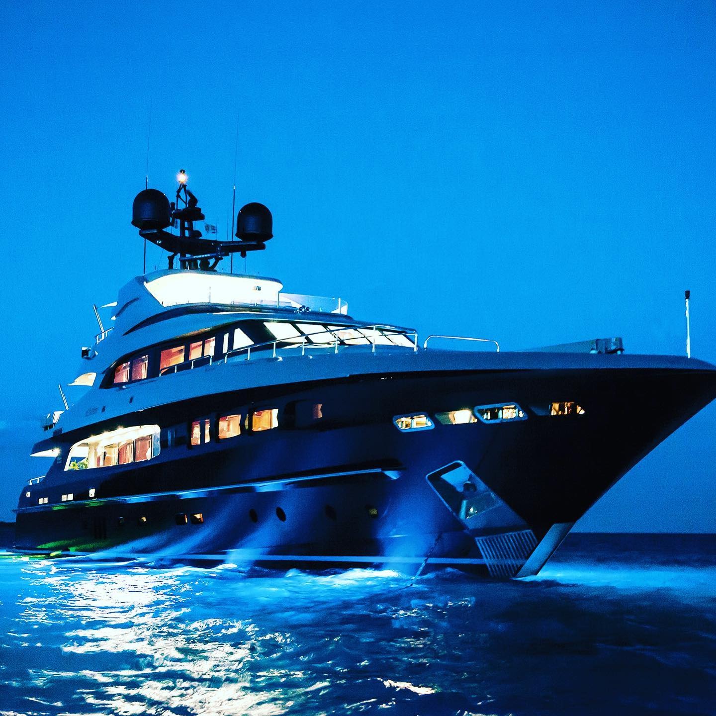 Underwater Boat Lights: Illuminate Your Waterfront with Style, Safety, and Submerged Brilliance